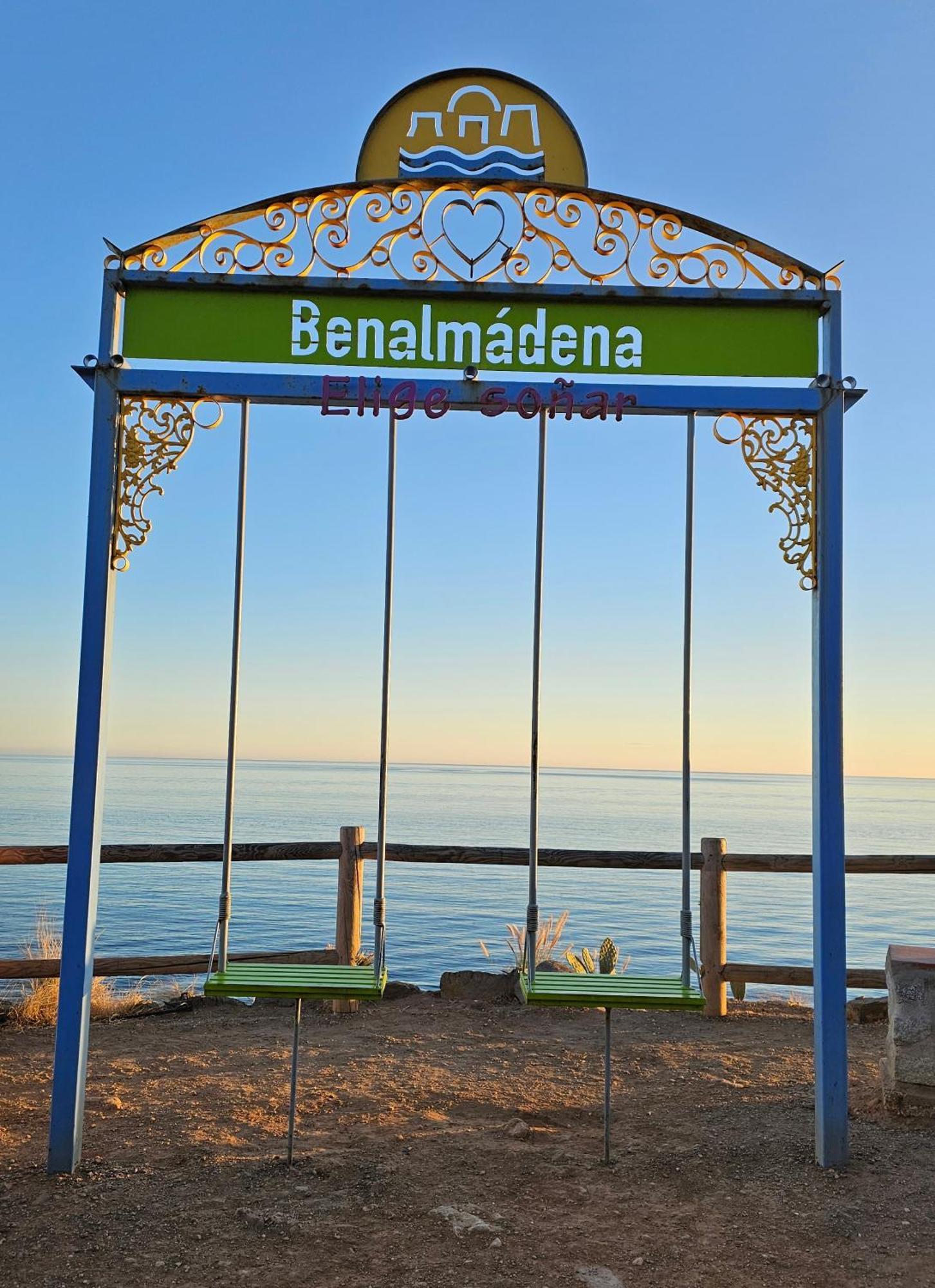 Apartamento Entero, Enormes Piscinas, Terraza Y Playa 베날마데나코스타 외부 사진