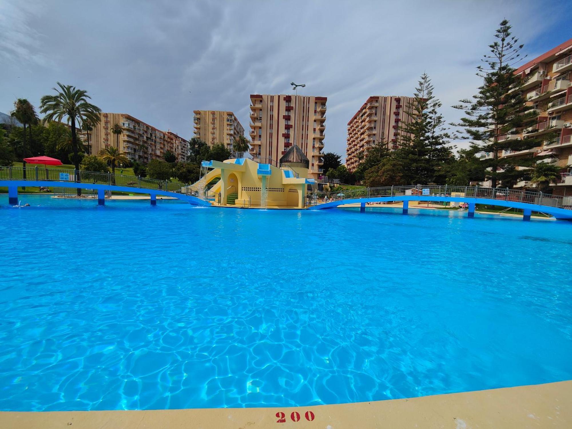 Apartamento Entero, Enormes Piscinas, Terraza Y Playa 베날마데나코스타 외부 사진